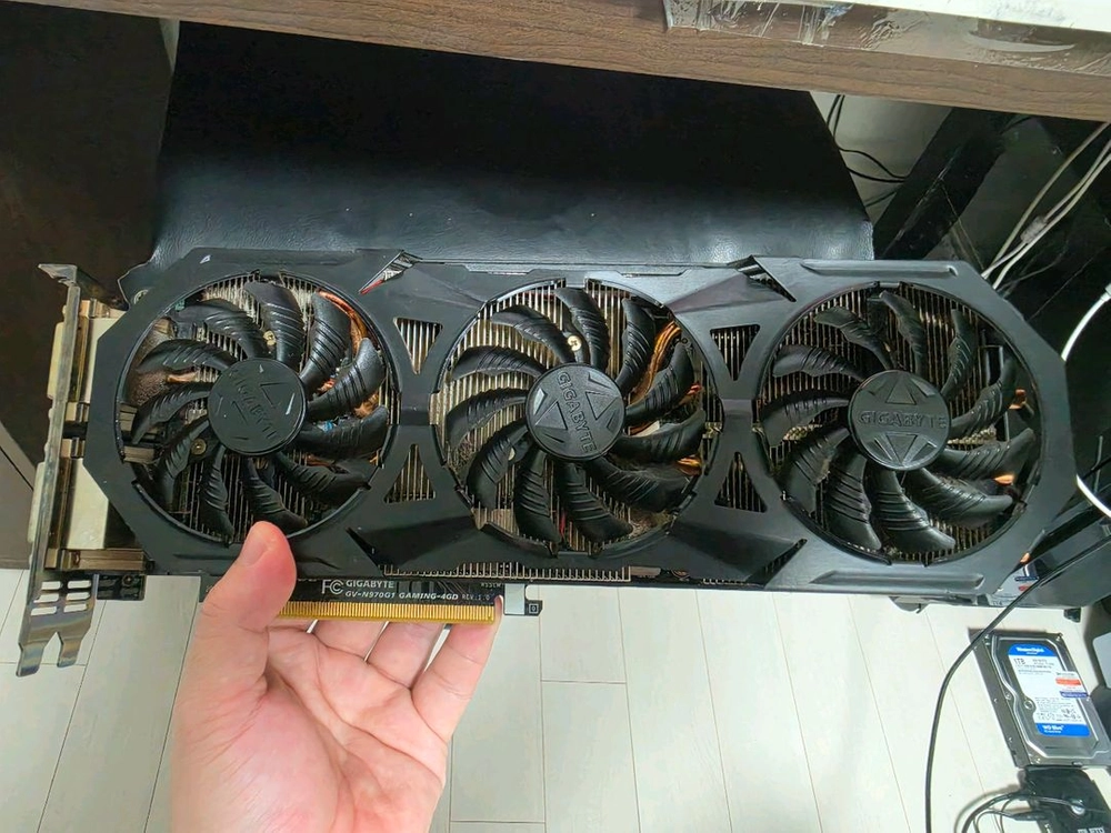 GTX970 그래픽 카드 포함한 부품 조립 또는 부품용으로 사용 가능한 데스크탑 팝니다 이미지