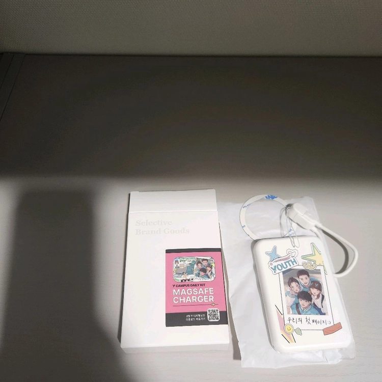 가격제시도받아요Y 캠퍼스 데일리 키트(모자맥세이프보조배터리노트북파우치)일괄양도급처판매 이미지
