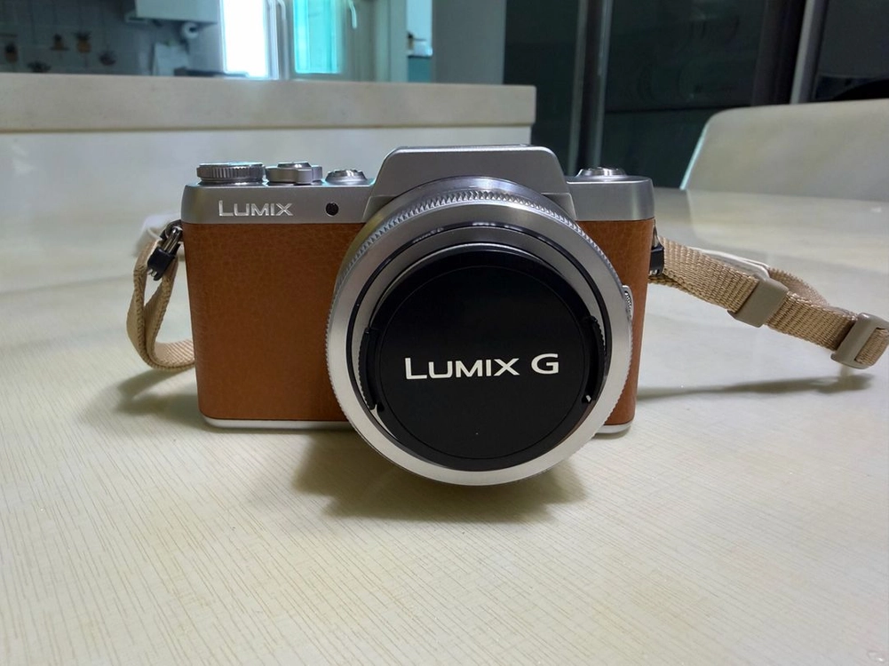 파나소닉 루믹스 GF7 + 12-32 번들 + 20mm F1.7 1세대 블랙 / 상태 좋음 이미지