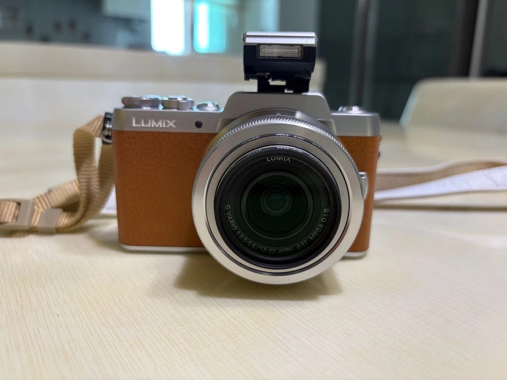 파나소닉 루믹스 GF7 + 12-32 번들 + 20mm F1.7 1세대 블랙 / 상태 좋음 이미지