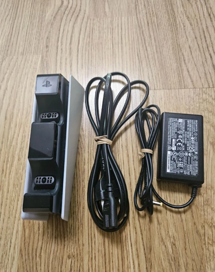플스5 825GB 듀얼센스 포함 거치대 포함 이미지