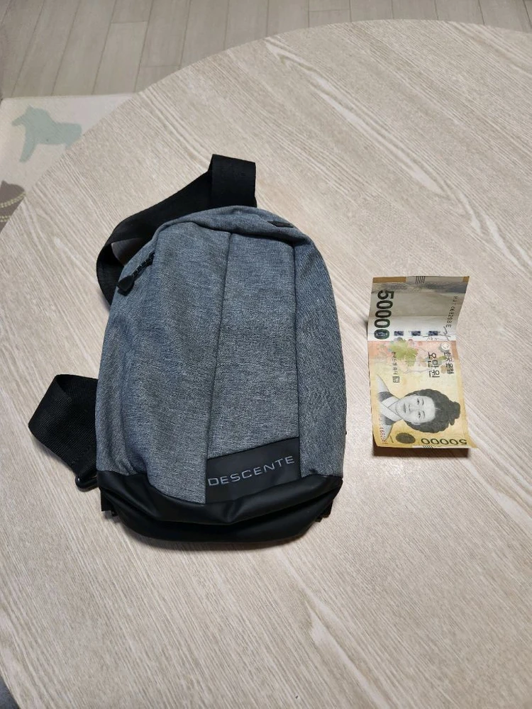 데상트 슬링백 이미지