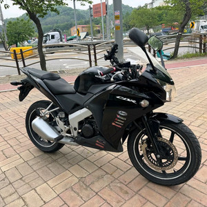 혼다 cbr125 16년형 짧은키로수 판매합니다 이미지