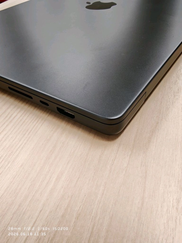 맥북 m4max 16in 48g 이미지