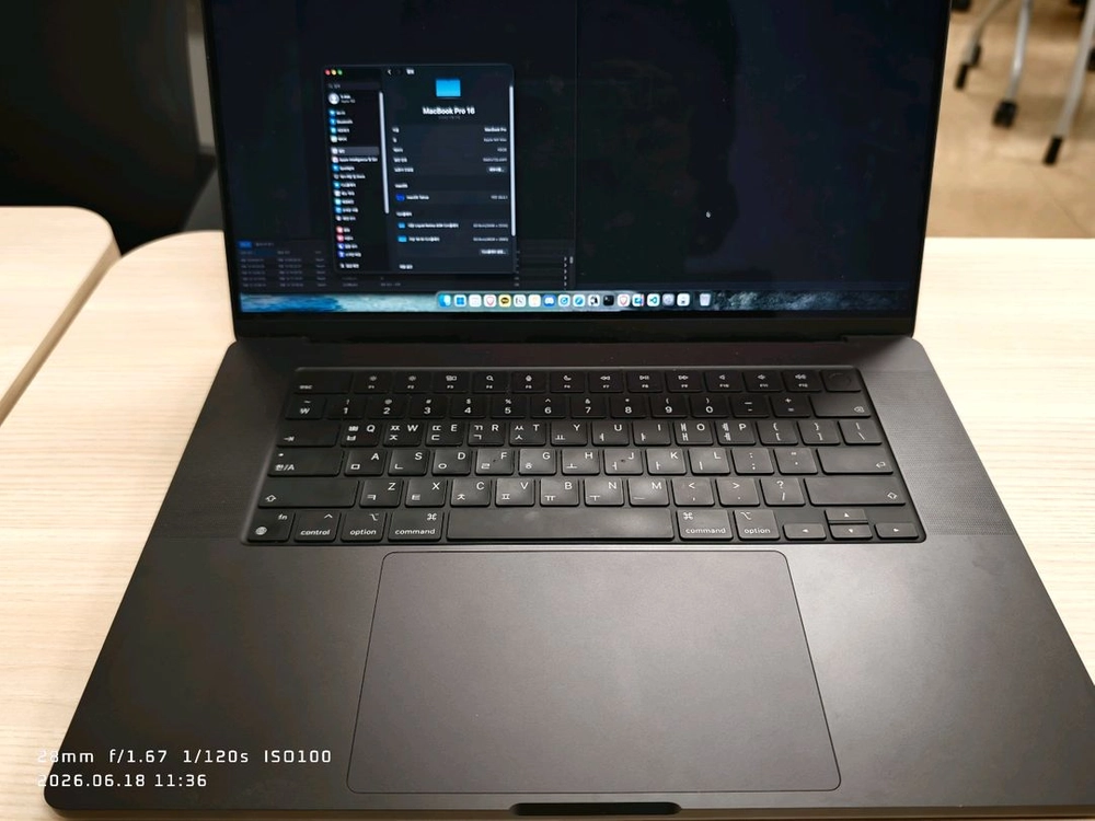 맥북 m4max 16in 48g 이미지