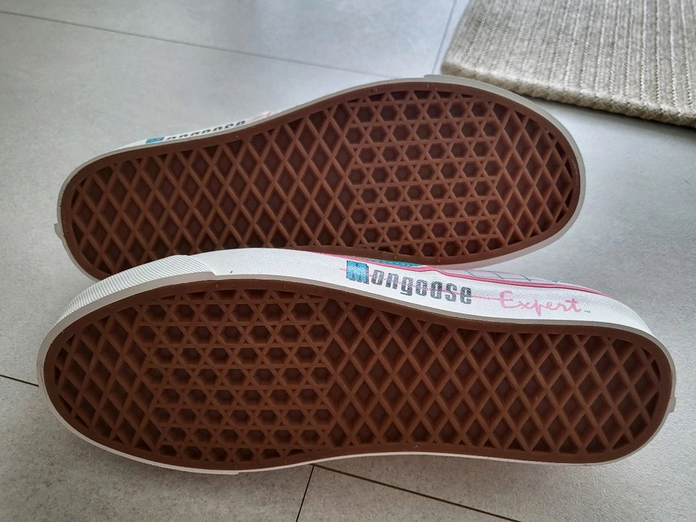 반스 어센틱 몽구스 콜라보 제품이에요 235mm 이미지