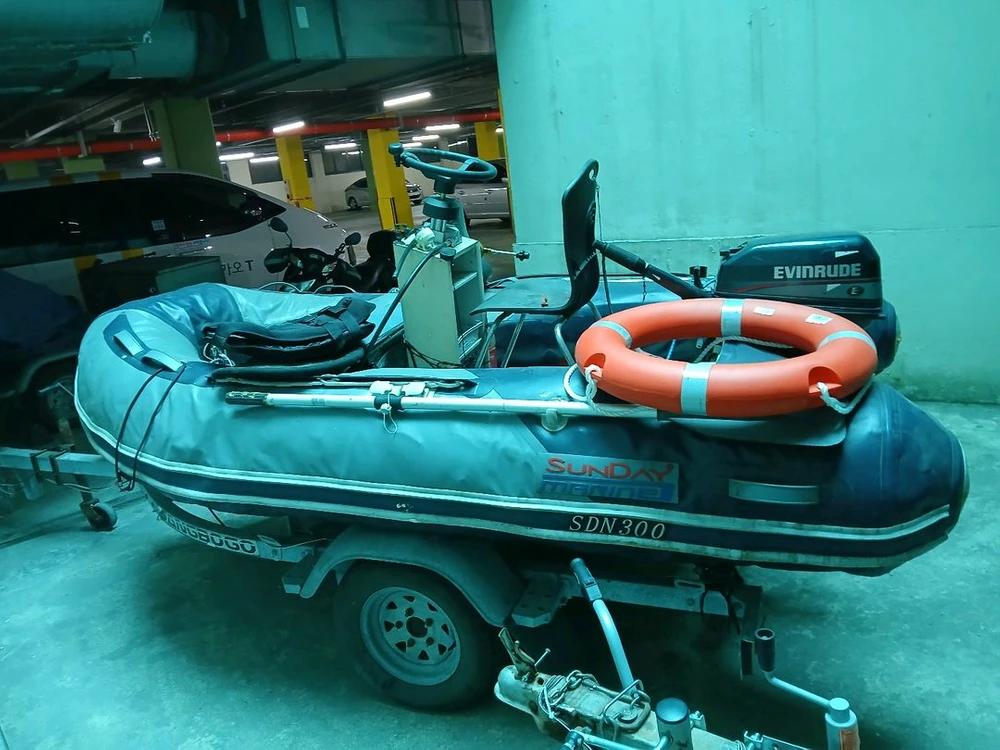 선데이마린 SDN300 고무보트와 EVINRUDE 미국산15마력 엔진 세트 이미지