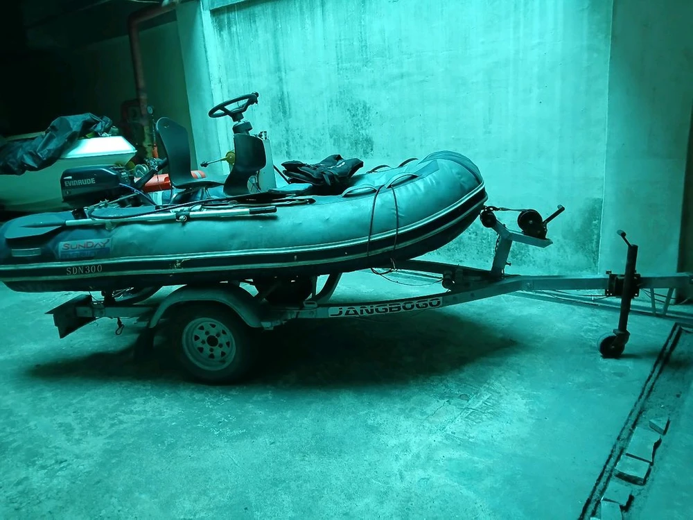 선데이마린 SDN300 고무보트와 EVINRUDE 미국산15마력 엔진 세트 이미지