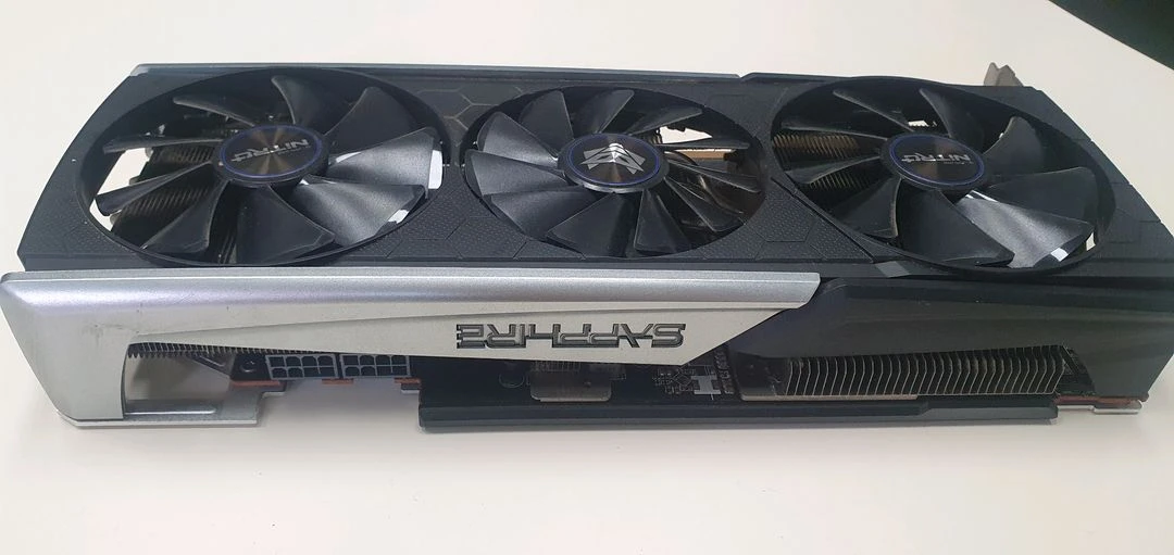 AMD 라데온 니트로+ RX5700XT OC 8G 그래픽카드 이미지