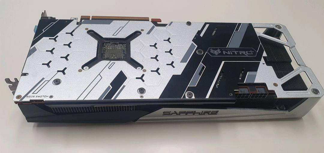 AMD 라데온 니트로+ RX5700XT OC 8G 그래픽카드 이미지