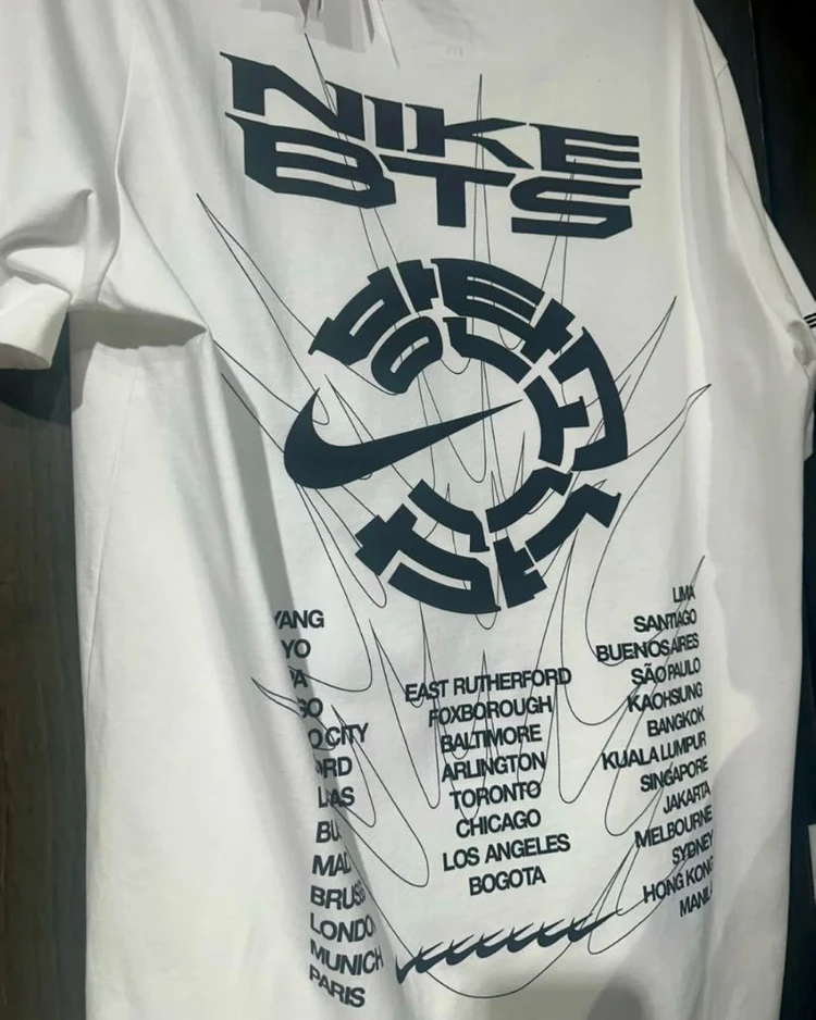 NIKE 나이키 BTS 화이트 반팔 티셔츠 이미지