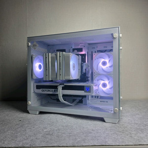 7800X3D 5070 화이트 데스크탑 게이밍 컴퓨터 본체 이미지