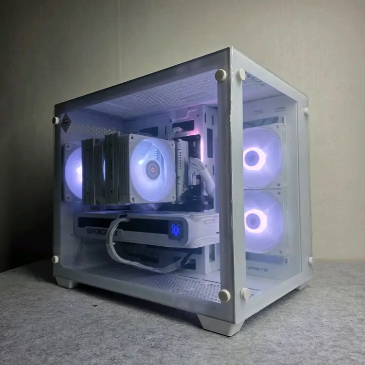 7800X3D 5070 화이트 데스크탑 게이밍 컴퓨터 본체 이미지