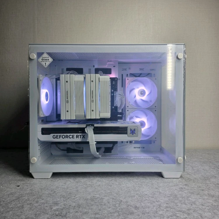 7800X3D 5070 화이트 데스크탑 게이밍 컴퓨터 본체 이미지