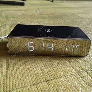 디지털알람시계 겸 무선충전기 YMQ17C 10000원 이미지