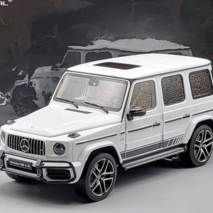 1:18 벤츠 G63 AMG (W463, 얼모스트리얼) 이미지
