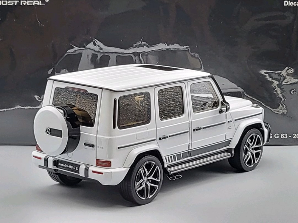 1:18 벤츠 G63 AMG (W463, 얼모스트리얼) 이미지