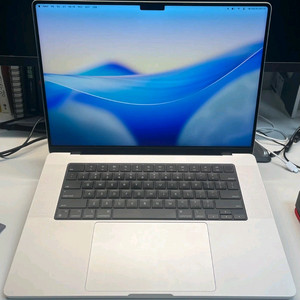 맥북 M3 Pro 16인치 12코어 18GB 1TB 이미지