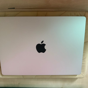 맥북 프로 14인치 실버 M4 Pro 24GB 512GB 이미지