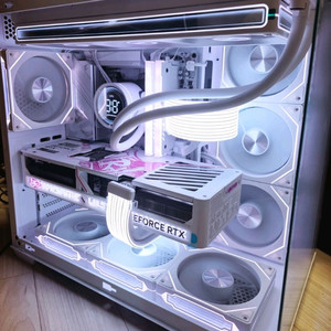 라이젠7 9800x3d RTX5080 화이트PC 팝니다 이미지