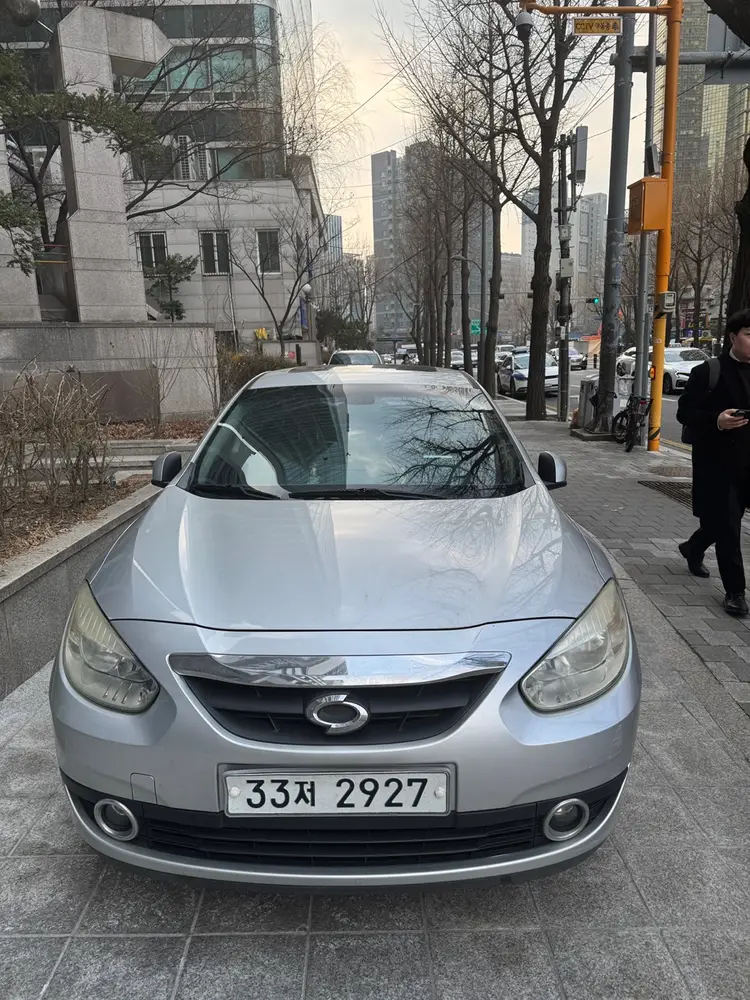 중형 세단 이미지