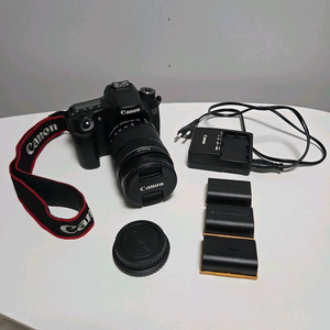 캐논 EOS 70D DSLR 카메라 + 18-135mm 렌즈 이미지