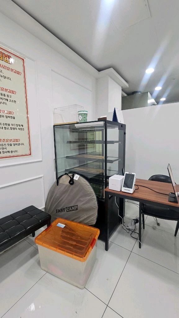 주방용 식당용 업소용 영업용 집기 커피머신 45박스 토핑냉장고 씽크대 스텐작업대 간텍기 전기온수기 쇼케이스냉장고 이미지
