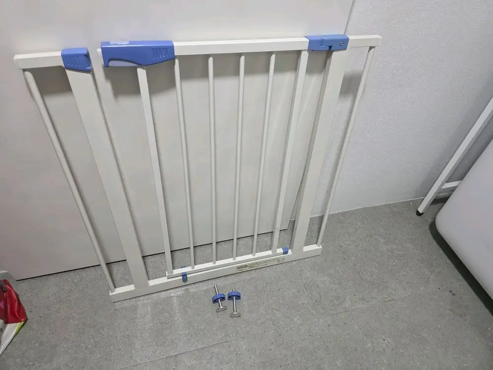 개당가격 깨끗한 안전문 가드 아기안전문 연장펜스 포함 일괄판매 안전문 아기가드 안전펜스 울타리 깨끗하게 닦았어요2개 이미지