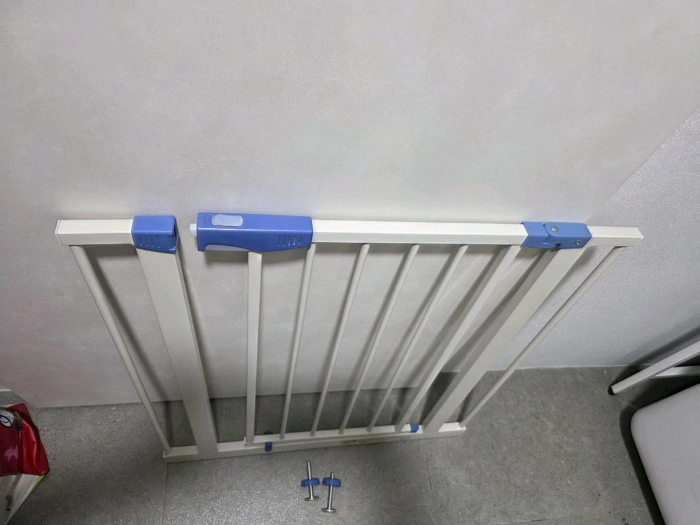 개당가격 깨끗한 안전문 가드 아기안전문 연장펜스 포함 일괄판매 안전문 아기가드 안전펜스 울타리 깨끗하게 닦았어요2개 이미지