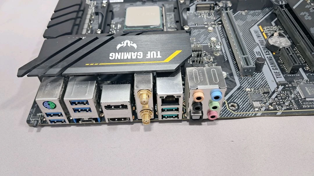 ASUS TUF X570 게이밍 메인보드 이미지