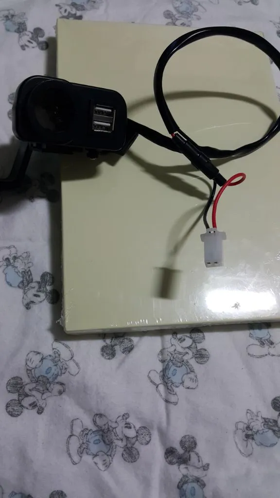 오토바이 12v 듀얼 USB 충전기 고속충전 전압계 온 이미지