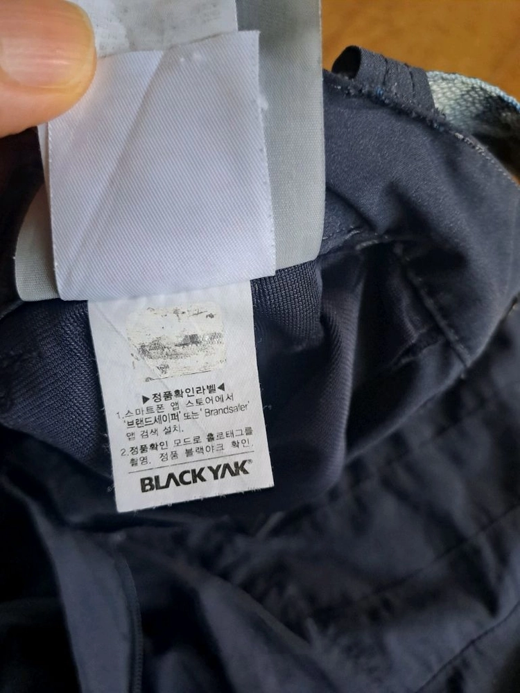 블랙야크에서 나온 남성용 등산바지입니다 이미지