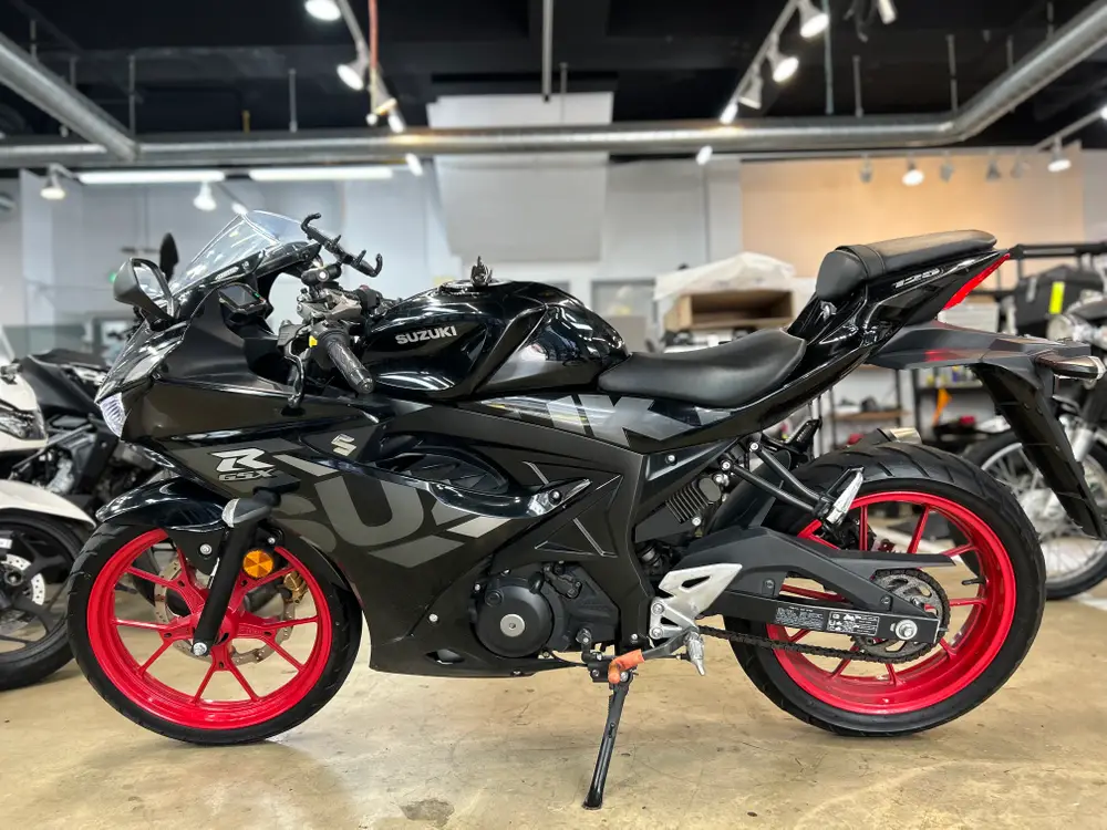 스즈키 GSX-R125 21년 5천KM 순정검빨차량 판매중 이미지