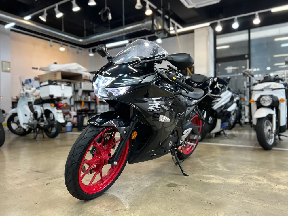 스즈키 GSX-R125 21년 5천KM 순정검빨차량 판매중 이미지