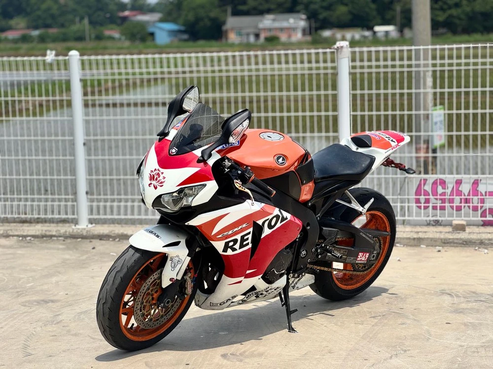 혼다 CBR1000RR 08년식 머플러구변완료 차량 판매합니다 이미지