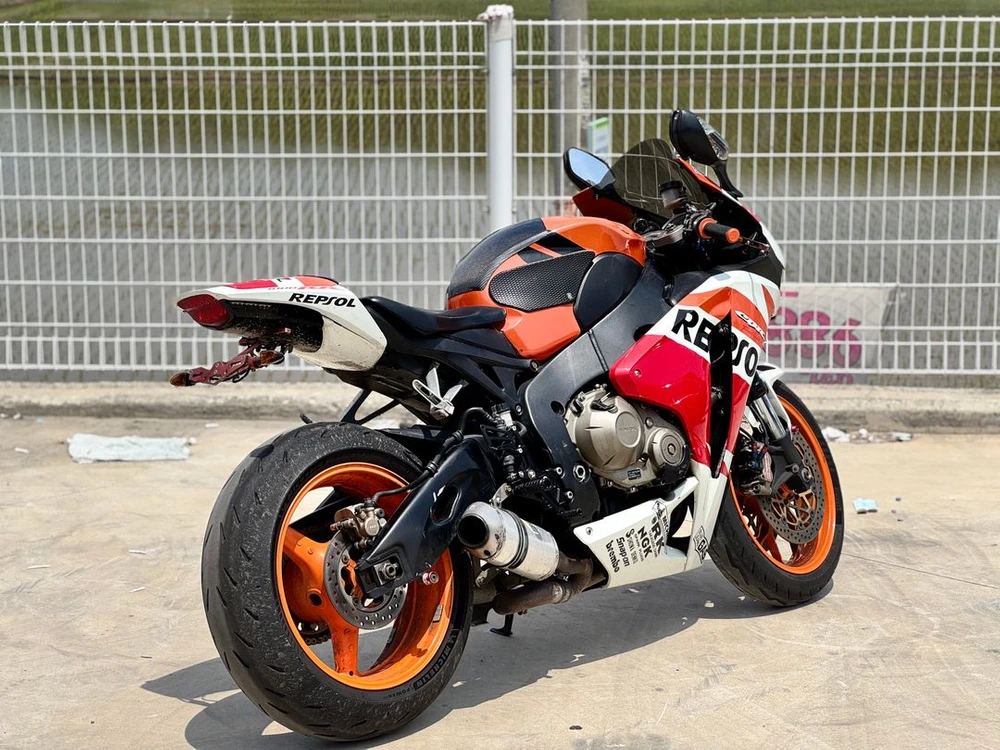 혼다 CBR1000RR 08년식 머플러구변완료 차량 판매합니다 이미지