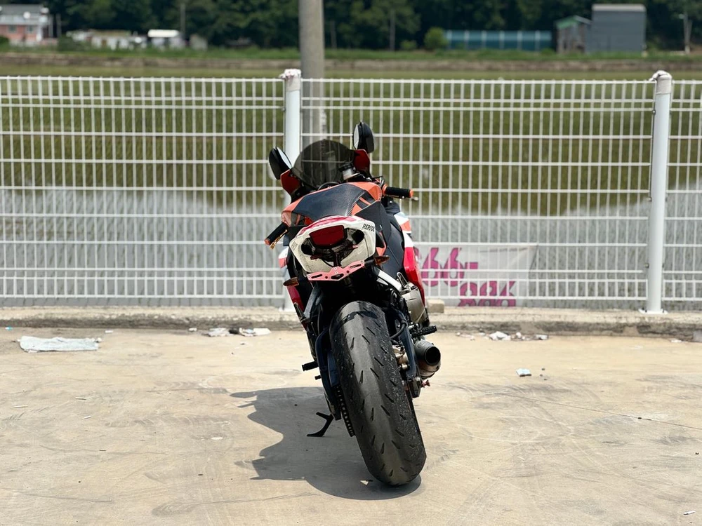 혼다 CBR1000RR 08년식 머플러구변완료 차량 판매합니다 이미지