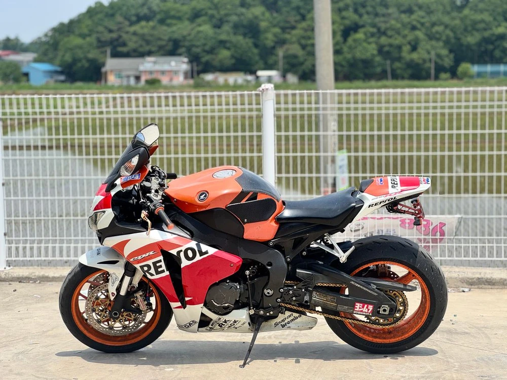 혼다 CBR1000RR 08년식 머플러구변완료 차량 판매합니다 이미지