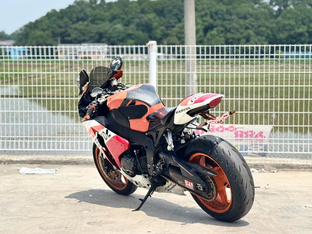 혼다 CBR1000RR 08년식 머플러구변완료 차량 판매합니다 이미지