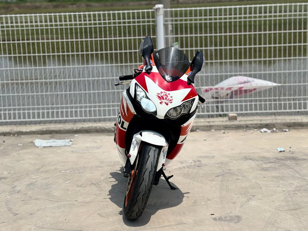 혼다 CBR1000RR 08년식 머플러구변완료 차량 판매합니다 이미지