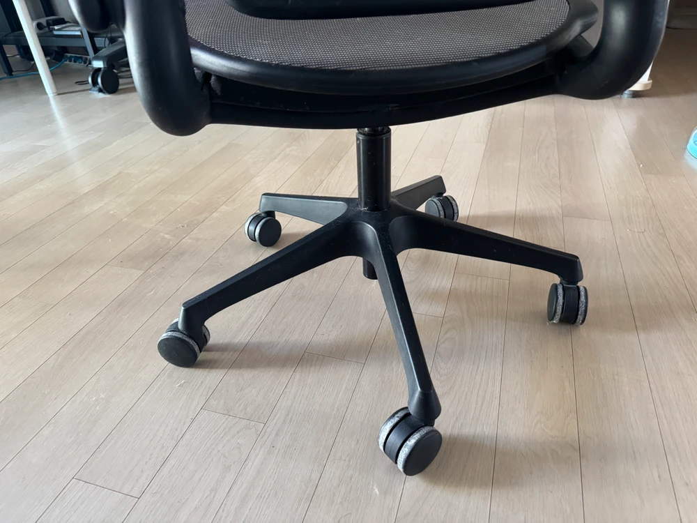 휴먼스케일 월드원 체어 사무용 책상 의자 + 헤드레스트 세트 일괄 팝니다 이미지