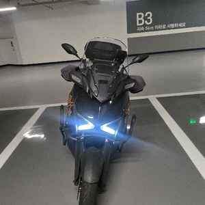 xmax300 23년식 판매합니다 이미지