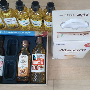 5만원/ 맥심화이트커피 160개 +청정원 카놀라유 500ml 3개 + 백설 카놀라유500ml 2개 +청정원 요리올 이미지
