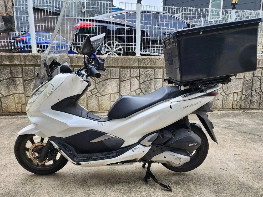 20년식 혼다 PCX 125 화이트 판매 이미지