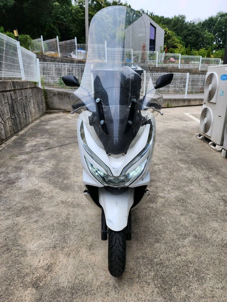 20년식 혼다 PCX 125 화이트 판매 이미지