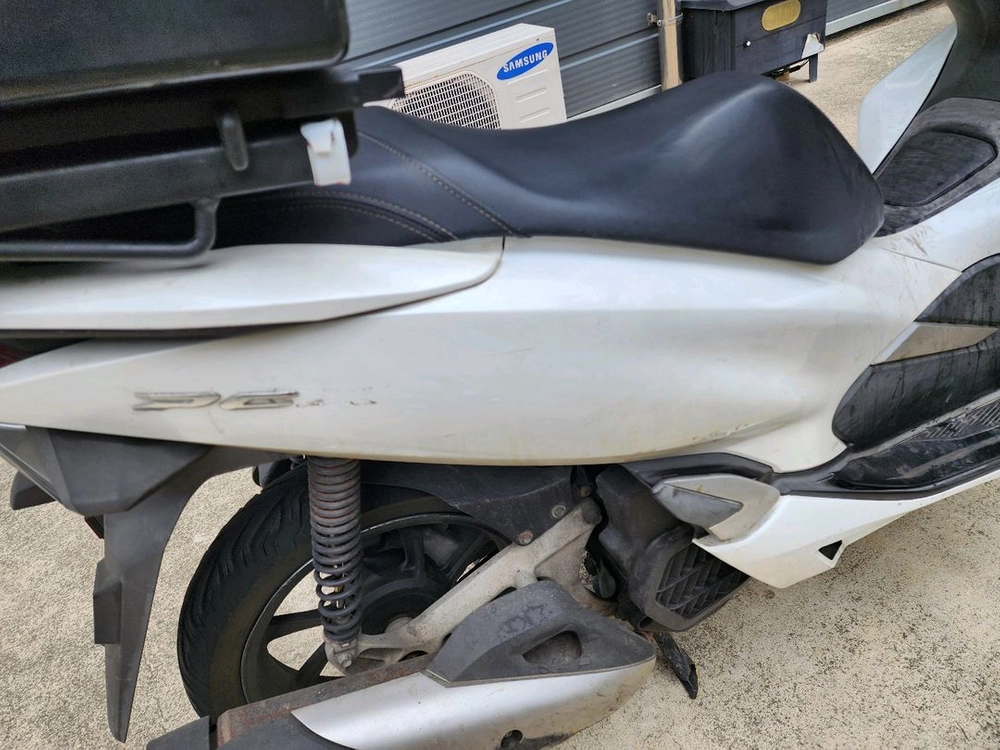20년식 혼다 PCX 125 화이트 판매 이미지