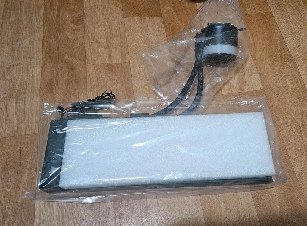 리안리 Hydroshift II LCD-C 360N 블랙 이미지