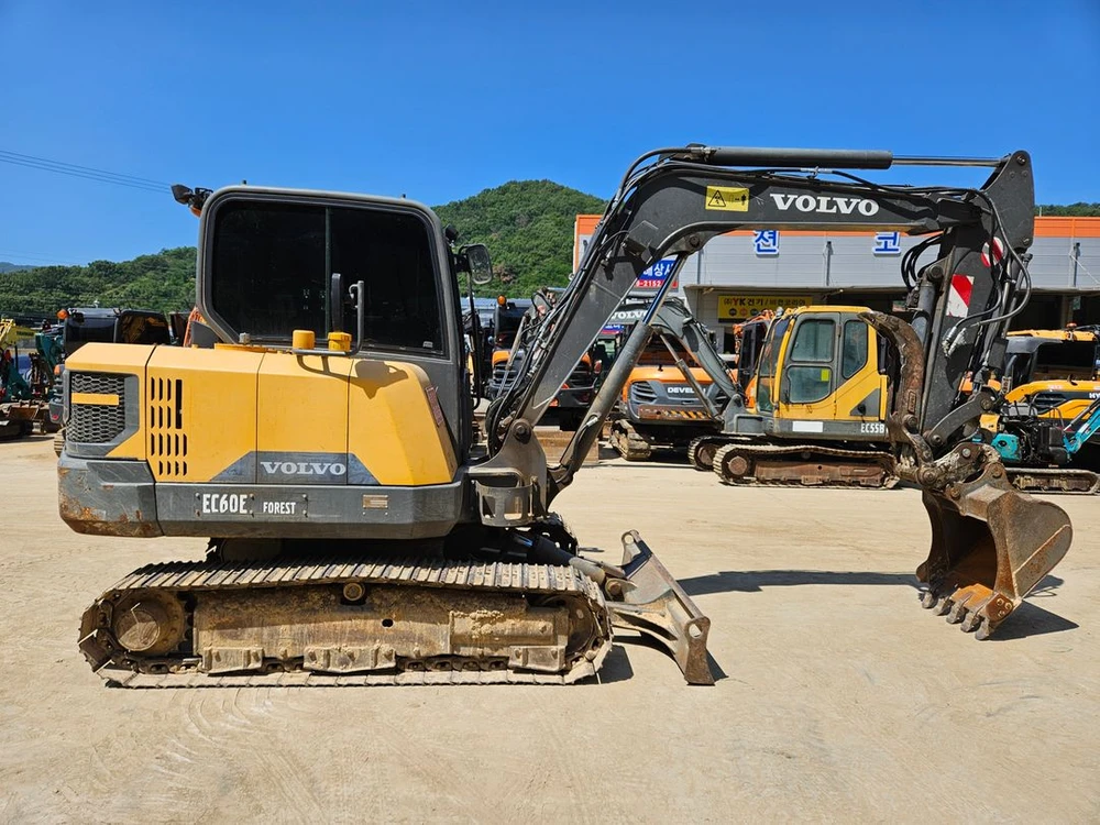 중고 02굴삭기 볼보 EC60E 19년식 저가동집게회전라인 이미지