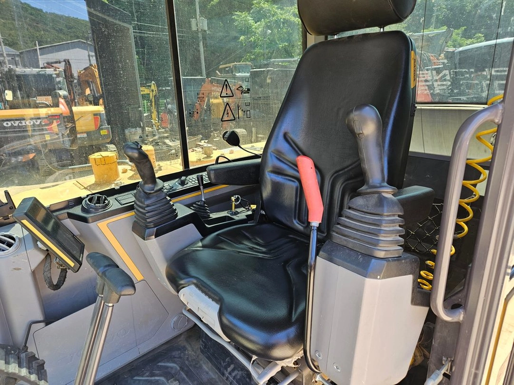중고 02굴삭기 볼보 EC60E 19년식 저가동집게회전라인 이미지