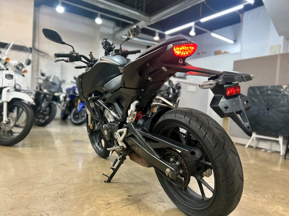 혼다 CB125R 18년식 무광블랙파츠 판매중 이미지